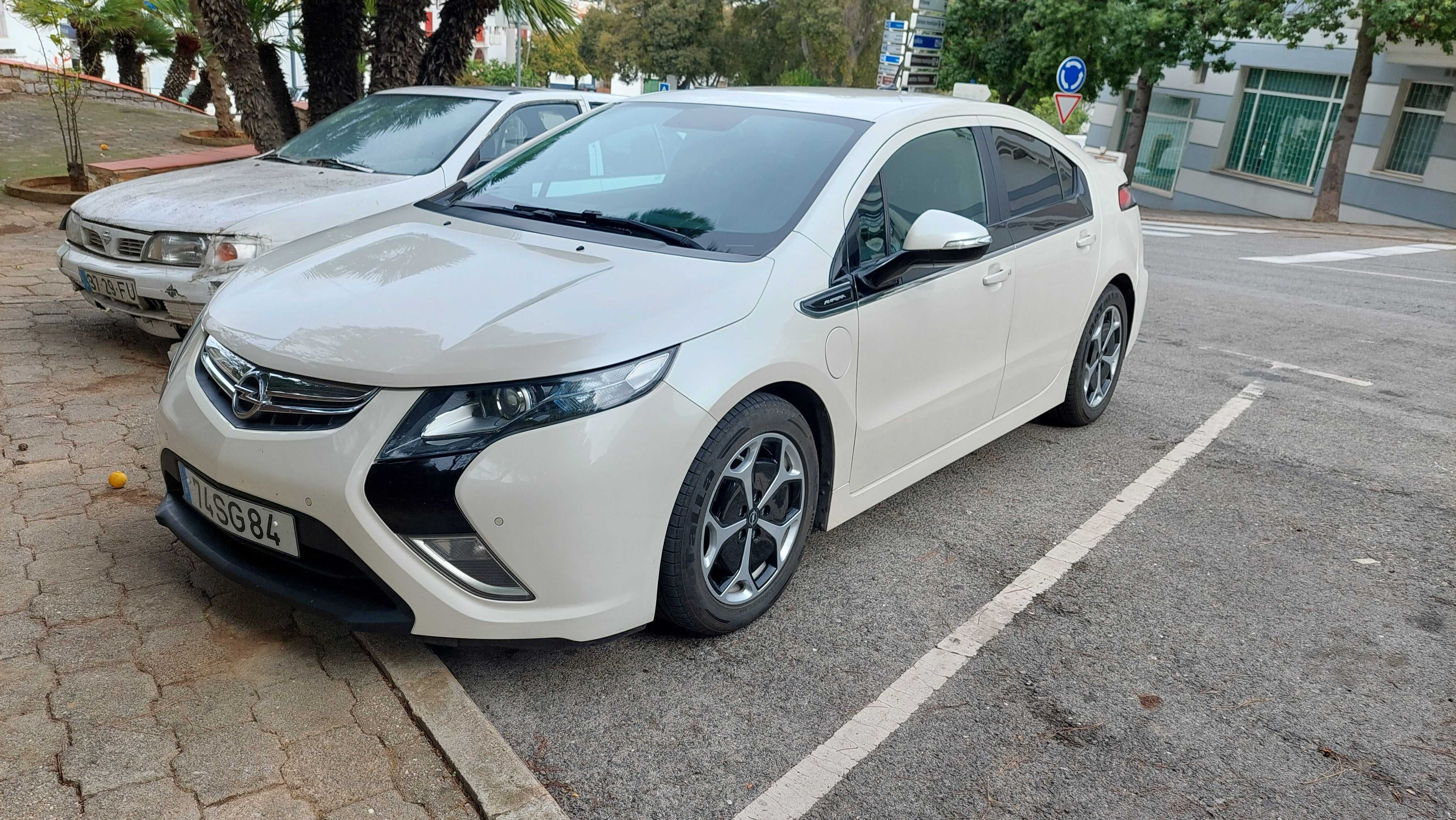 Opel Ampera hibrido plug in