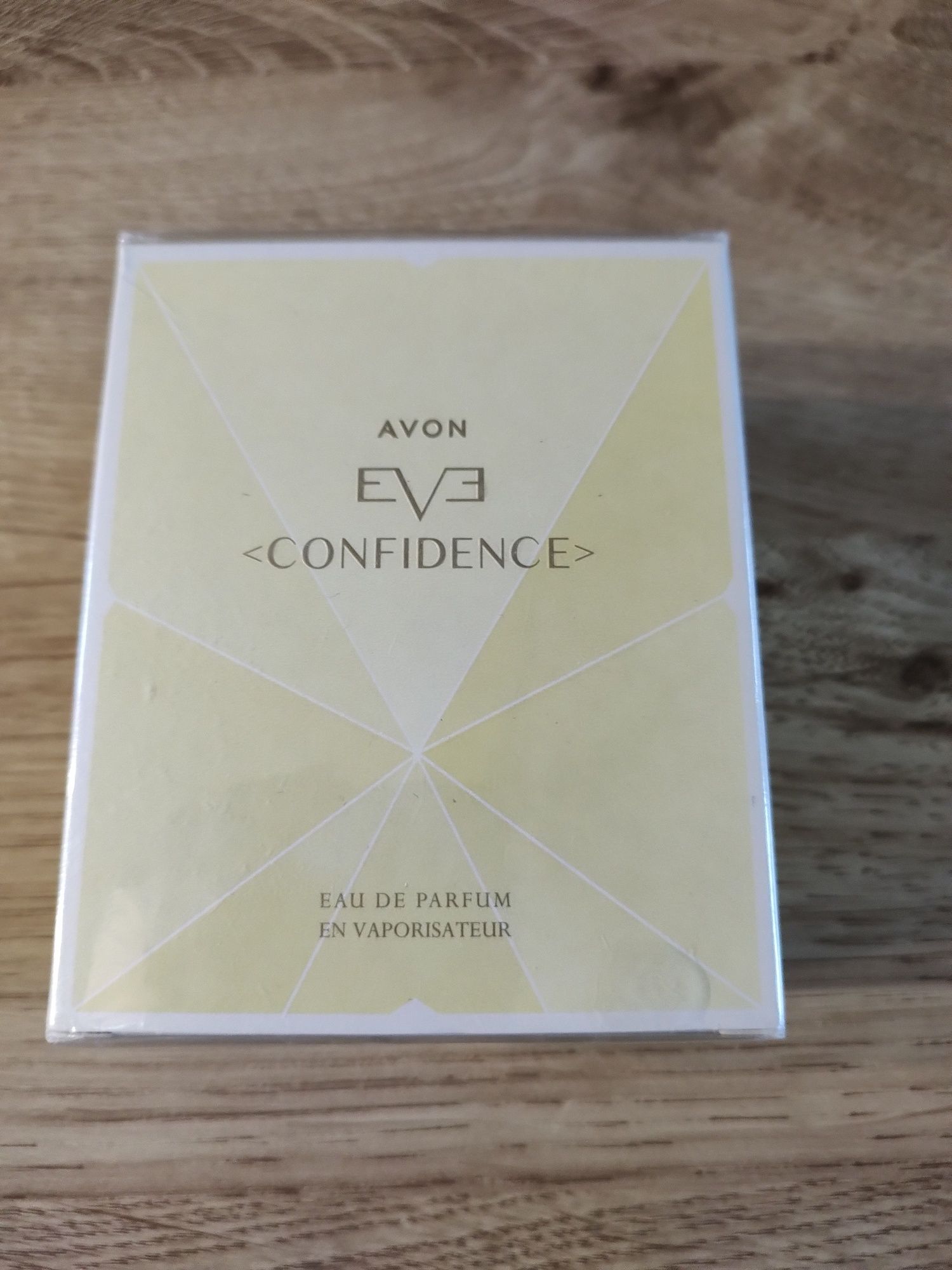 Avon EVE confidence 50 ml folia