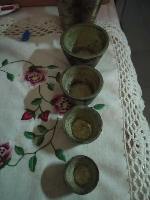 Pesos mediavais. Estojo usado pelos comerciantes de então.