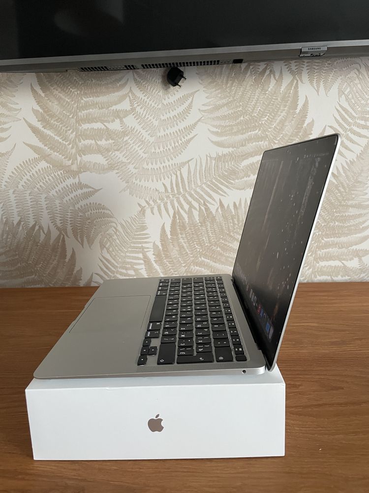 MacBook Air 13 2020 M1 8GB RAM 256GB SSD