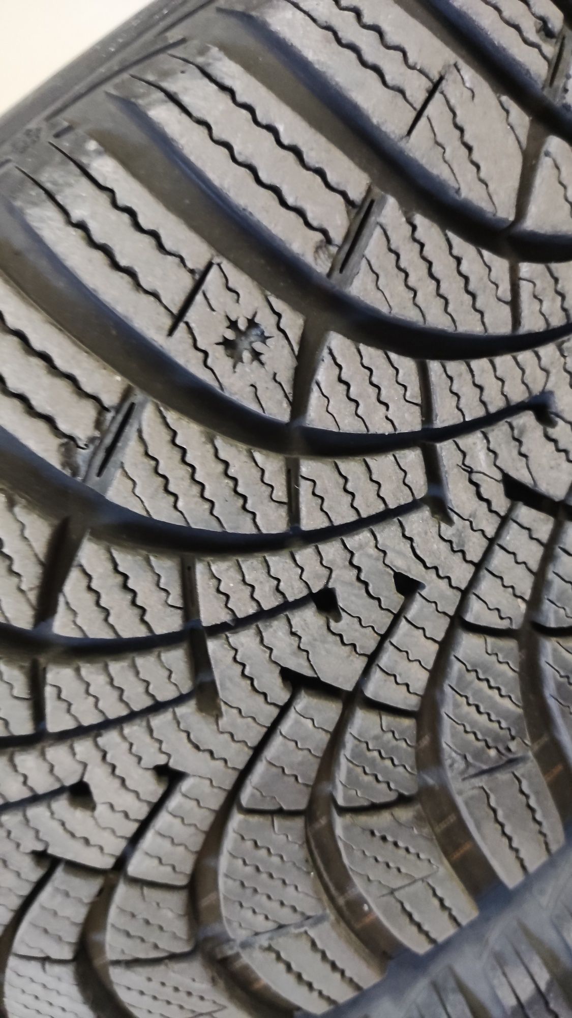 Goodyear Ultra Grip 9 opony zimowe 5x114.3, Komplet kół, 205/55/r16