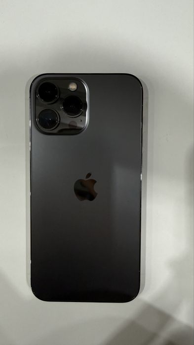 iPhone 13 Pro Max cinza escuro