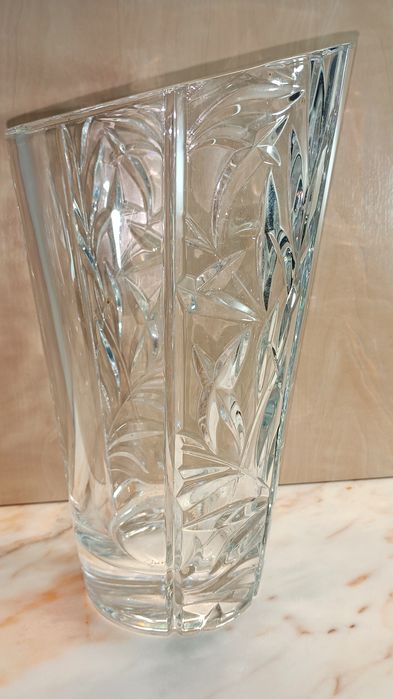 Jarra de cristal D ARQUES 30cm altura com um design multifacetado e de