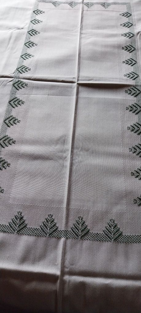 Toalha  bordada a  mão 2,50m x 1,50m
