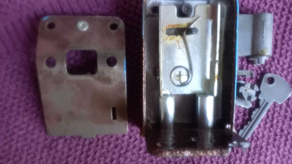 Замок накладной под ремонт.