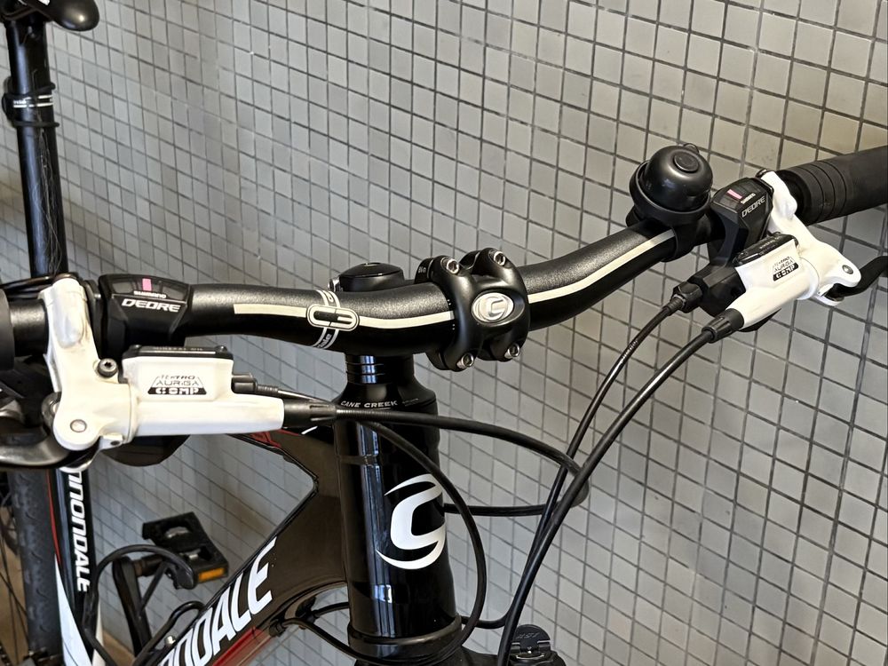 Bicicleta cannodale
