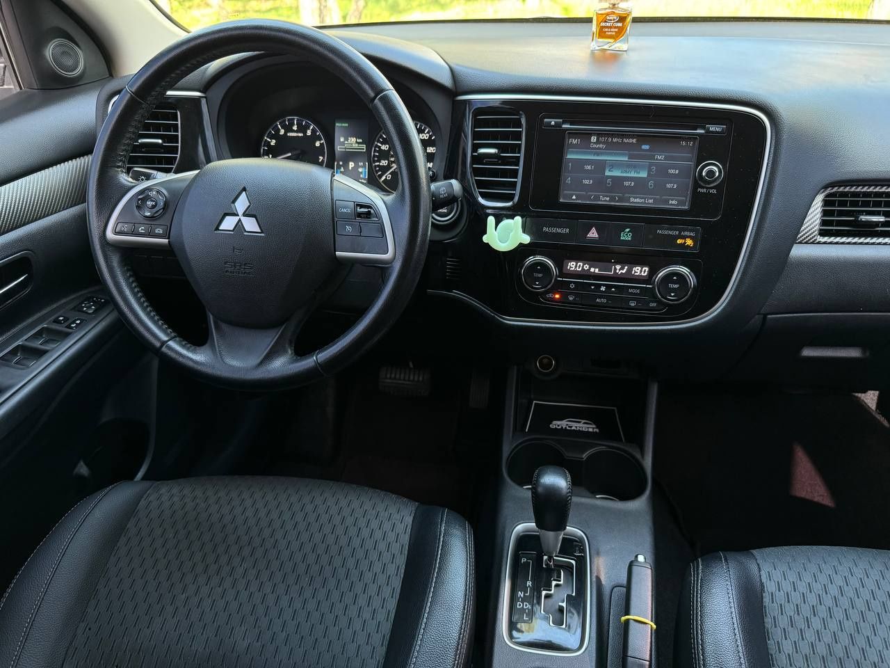 Mitsubishi Outlander 2014 року, 2.4 бензин , автомат передній привід,