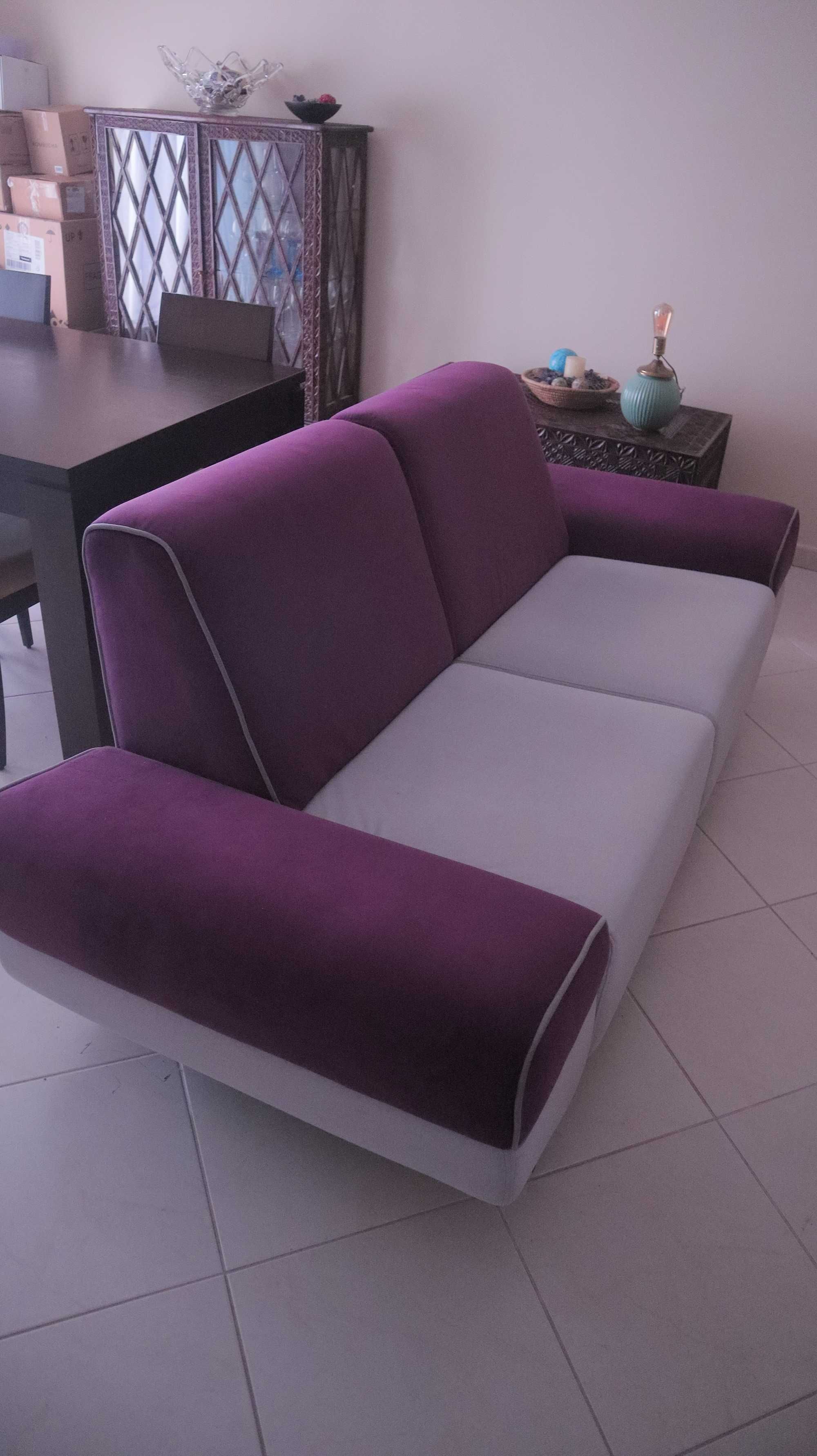 Sofá de 2 Lugares - Roxo com Assentos Claros