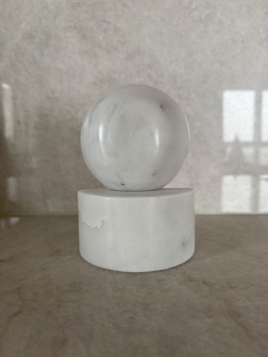 Marmurowa podpórka do książek H&M Home