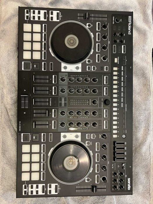DJ контроллер Roland DJ-808
