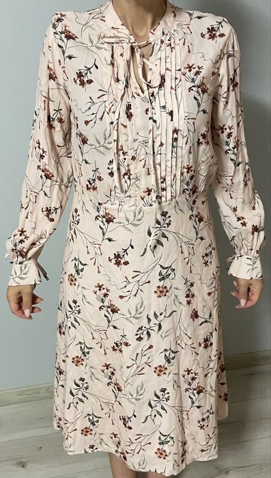 Sukienka łososiowa brudny róż w kwiaty wiązanie dlugi rekaw Mohito M