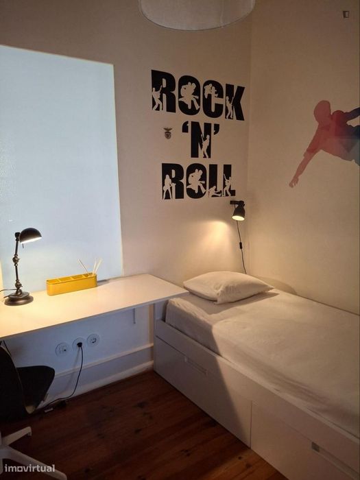 Quarto - localizado em Roma-Areeiro Lisbon
