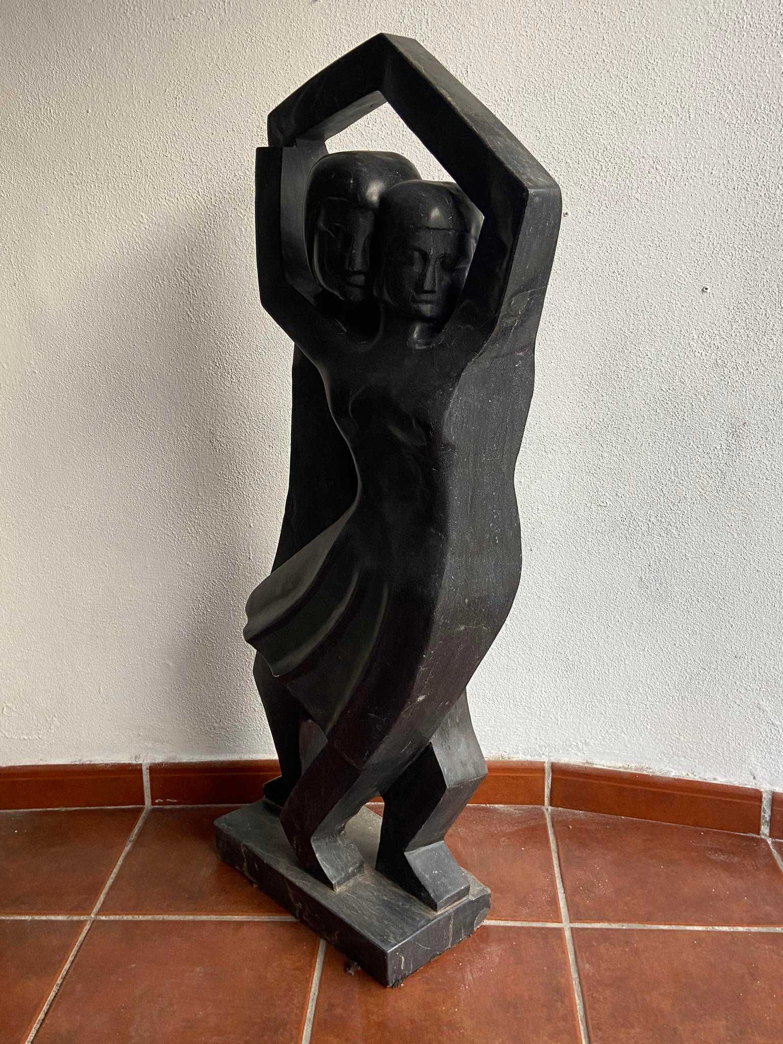 Escultura Arte Deco em marmore negro de casal dançando