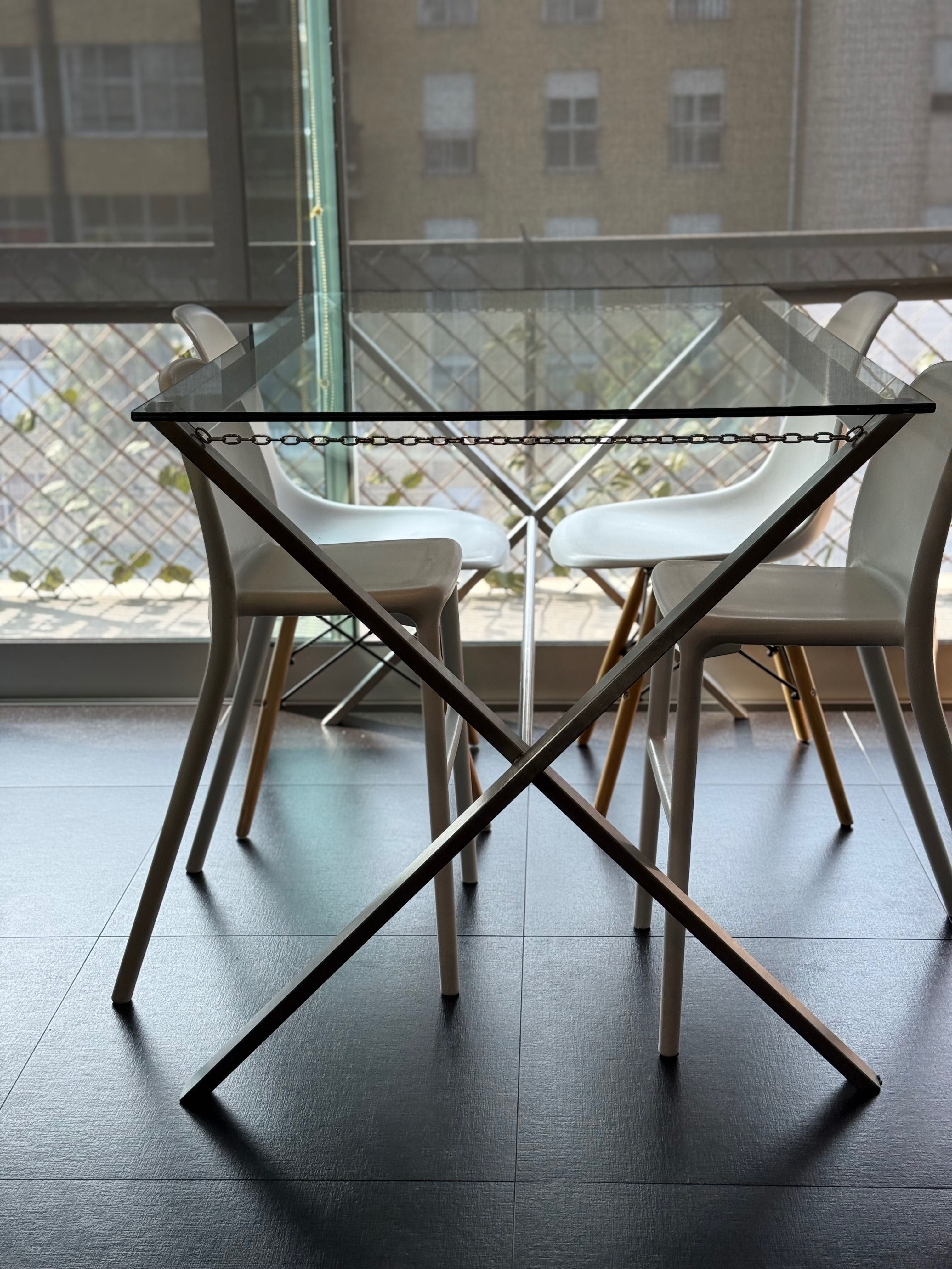 Mesa com 4 cadeiras