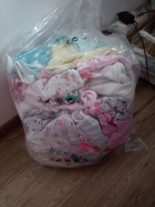 Sprzedam dużo rzeczy dla noworodka dziewczynki