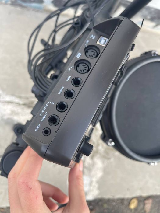 Продам ударную установку Alesis Nitro Mesh Kit