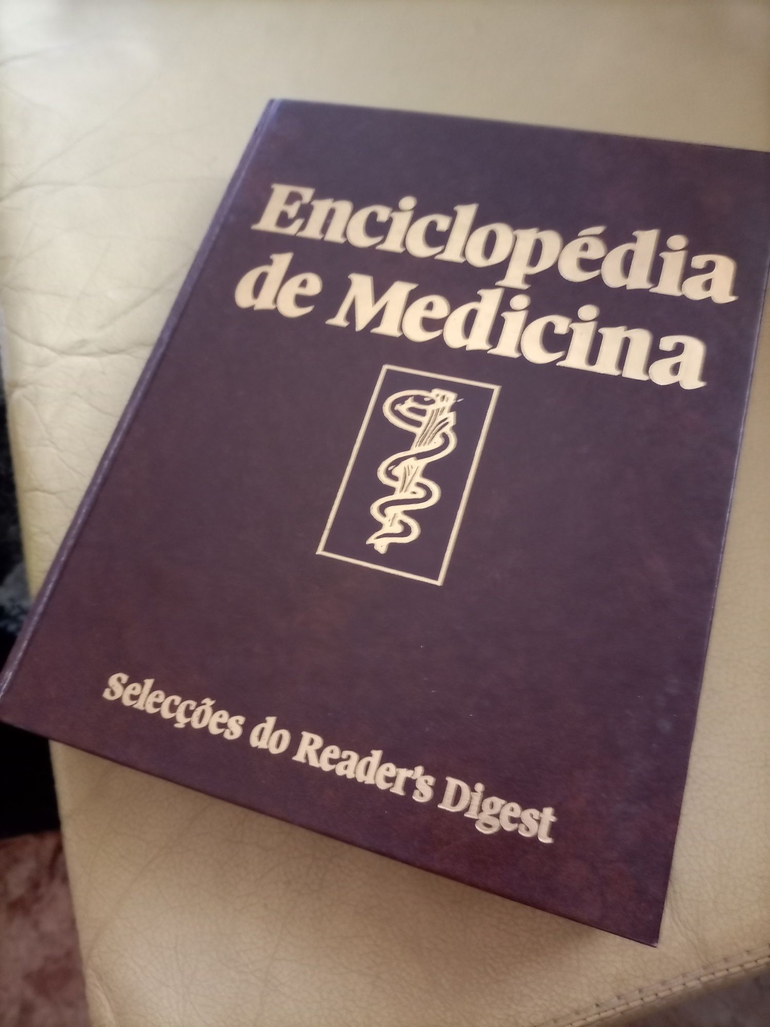 Livro  "Enciclopédia de Medicina