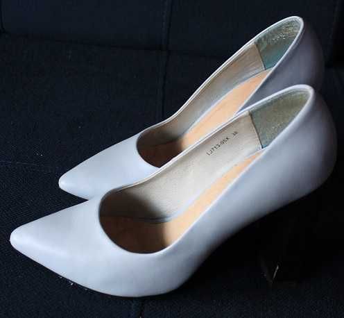 Buty na obcasie damskie