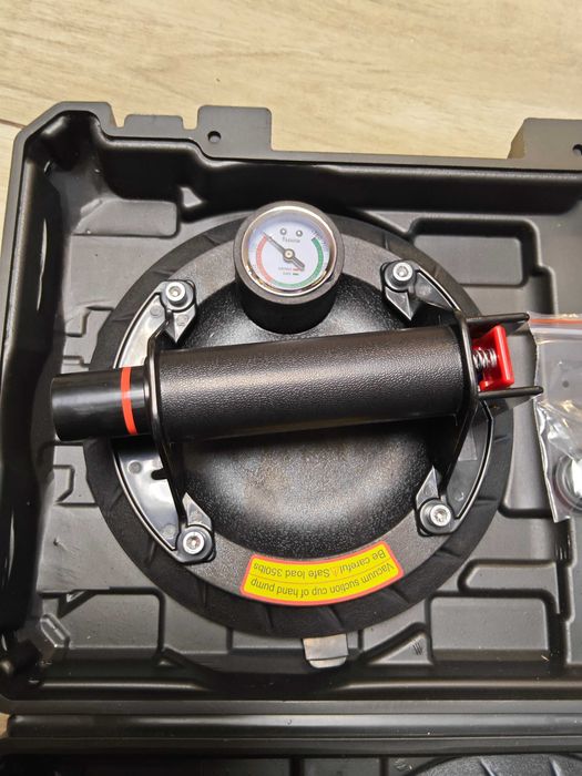 Вакумная присоска с манометрическим насосом