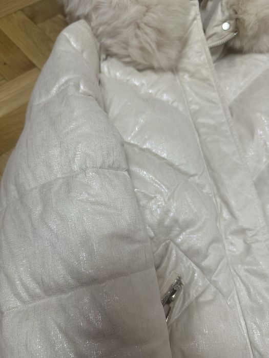 Продам зимову куртку б\у ,хорошої якості,підійде на розмір с-м.