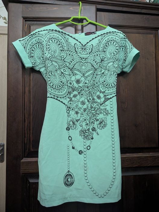 Одяг на дівчину старшокласницю. Безкоштовно.