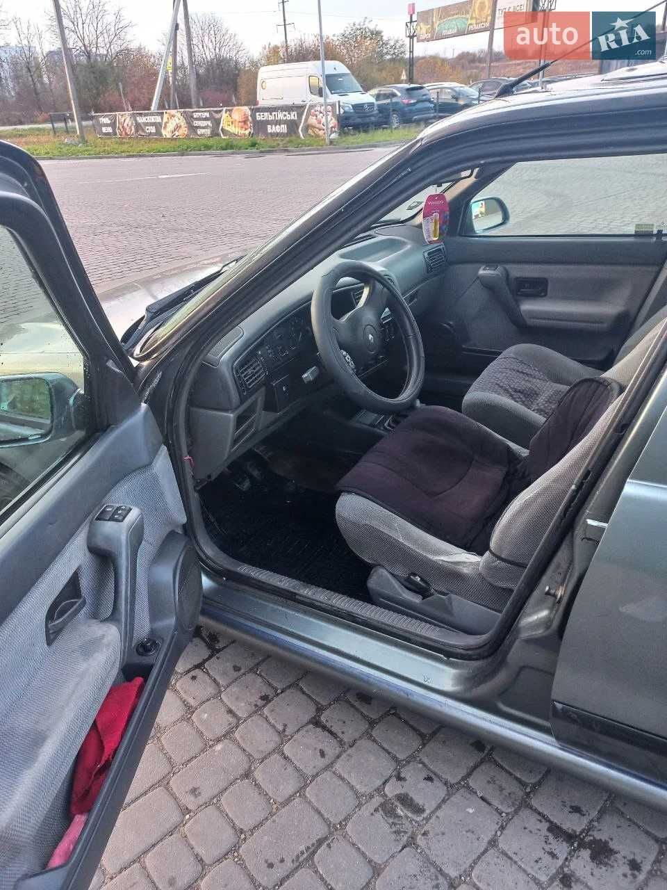 Renault 19 1992року