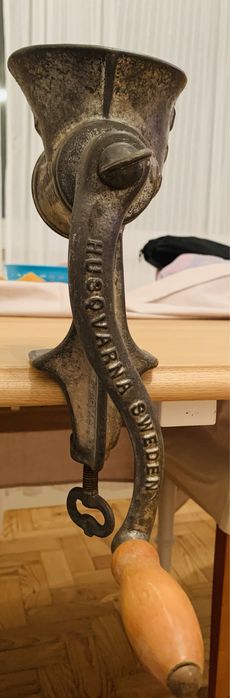 Máquina de moer carne da Husqvarna vintage