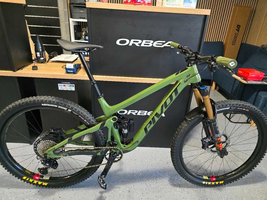 PIVOT Swichtchblade karbon + Koła Santa Cruz Reserve Carbon "L"