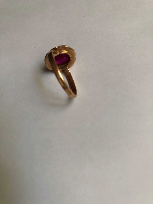 Золотое женское кольцо СССР 583пр. вес 3,46гр. с камнем 15.