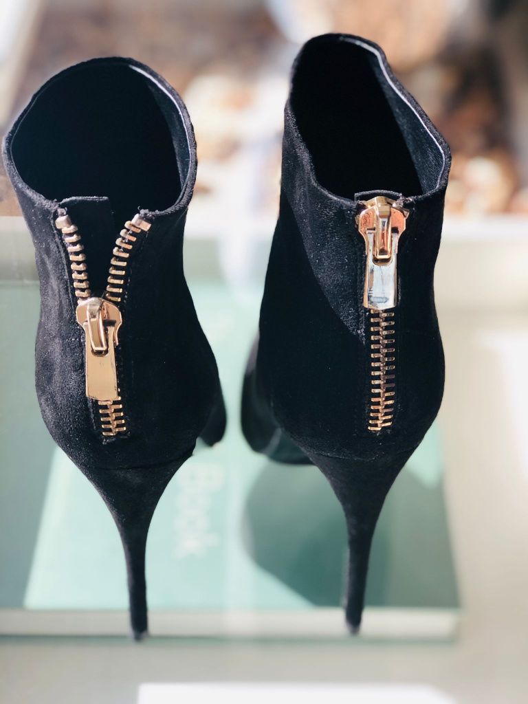 Botas Zara preta de camurça