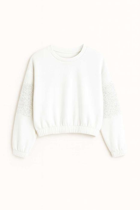 biała bluza z koronką dla dziewczynki