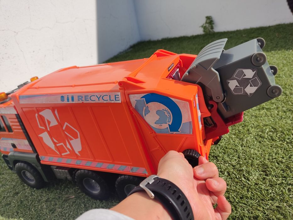 Camião do lixo laranja, de brincar