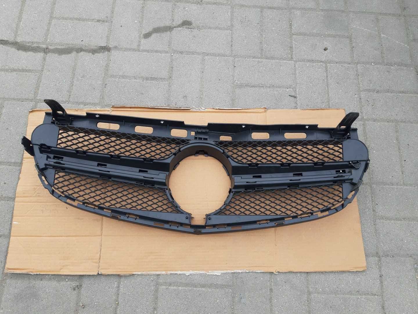 Mercedes W212 Avangarde atrapa grill