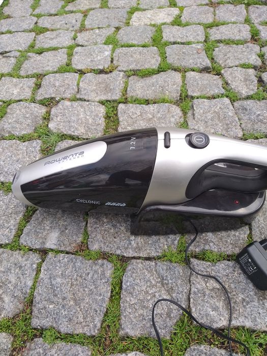 Aspirador de mão completo cpmo novo ROWENTA  .