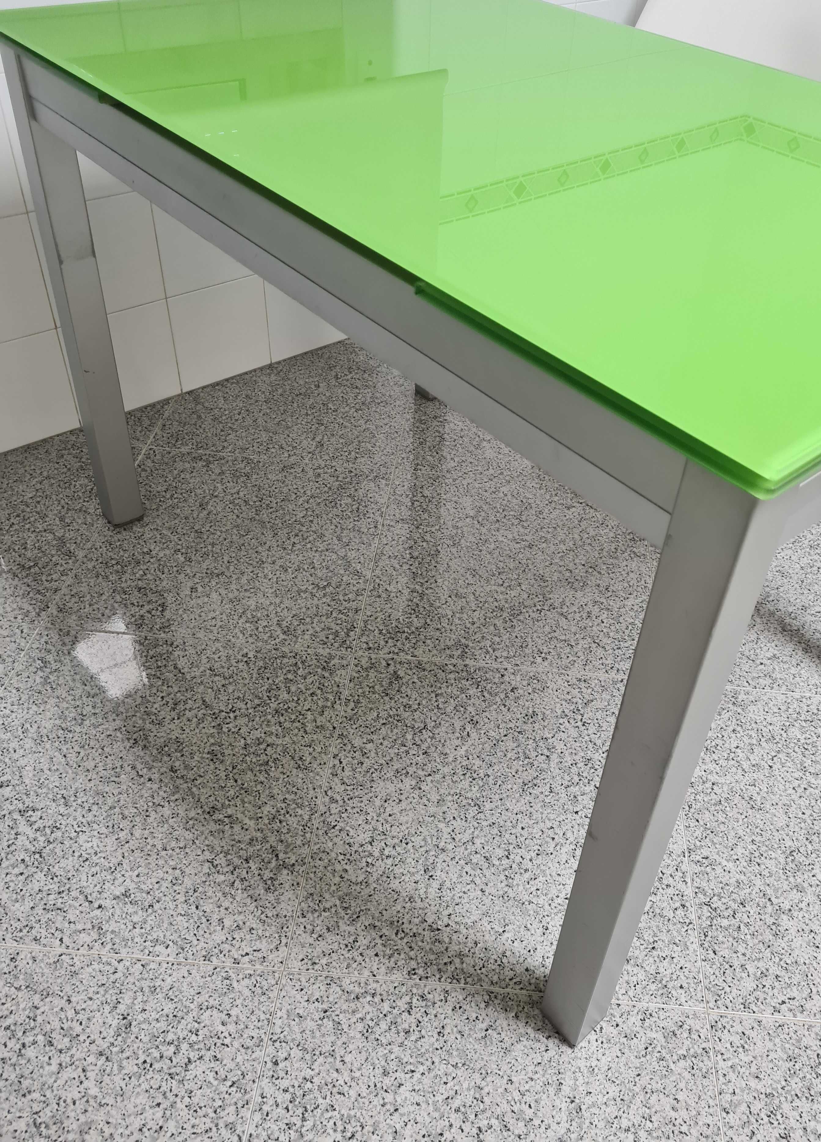 Mesa cozinha com cadeiras