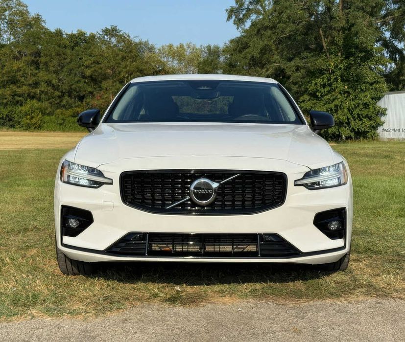 Volvo S60 B5 Core Dark Theme      2024