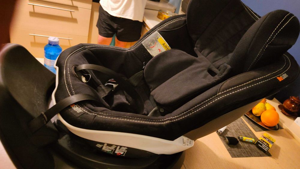 Sprzedam fotelik samochodowy