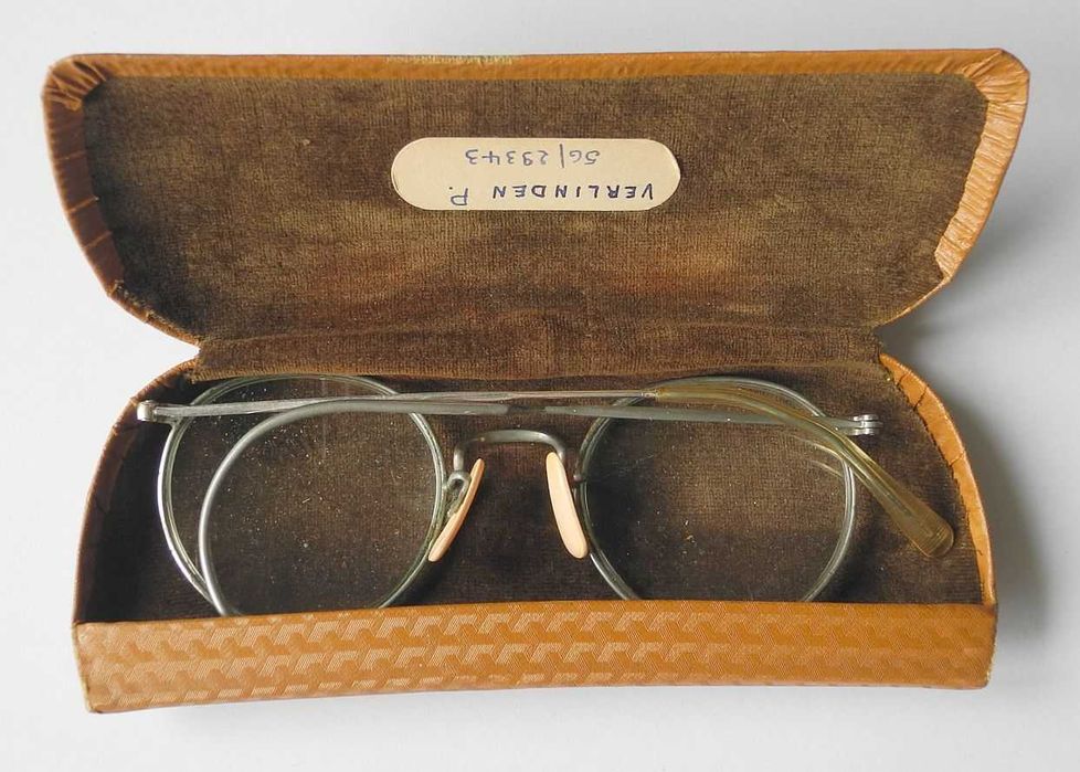 Zabytkowe okulary z alpaki w metalowym etui
