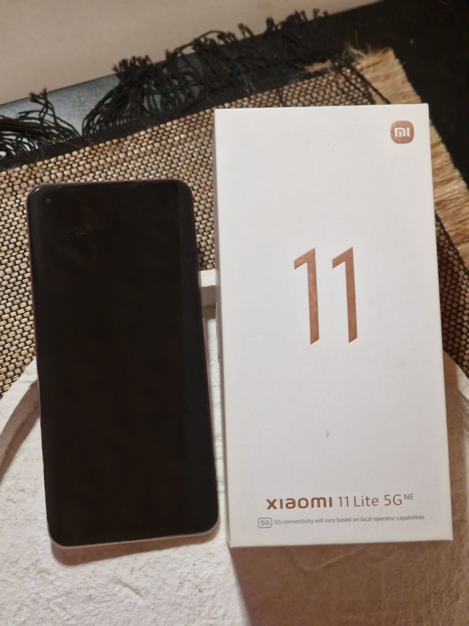 Sprzedam używany Xiaomi 11 Lite 5G NE Peach Pink 8GB RAM 128GB ROM