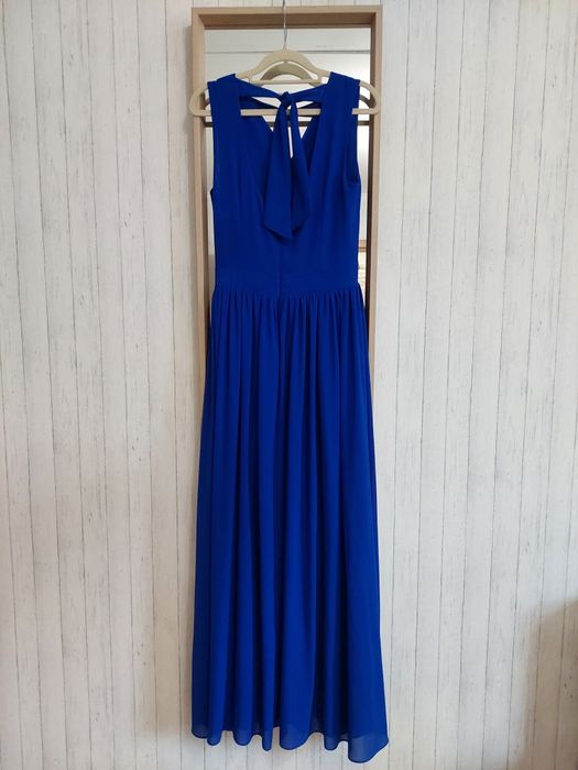 Długa chabrowa sukienka