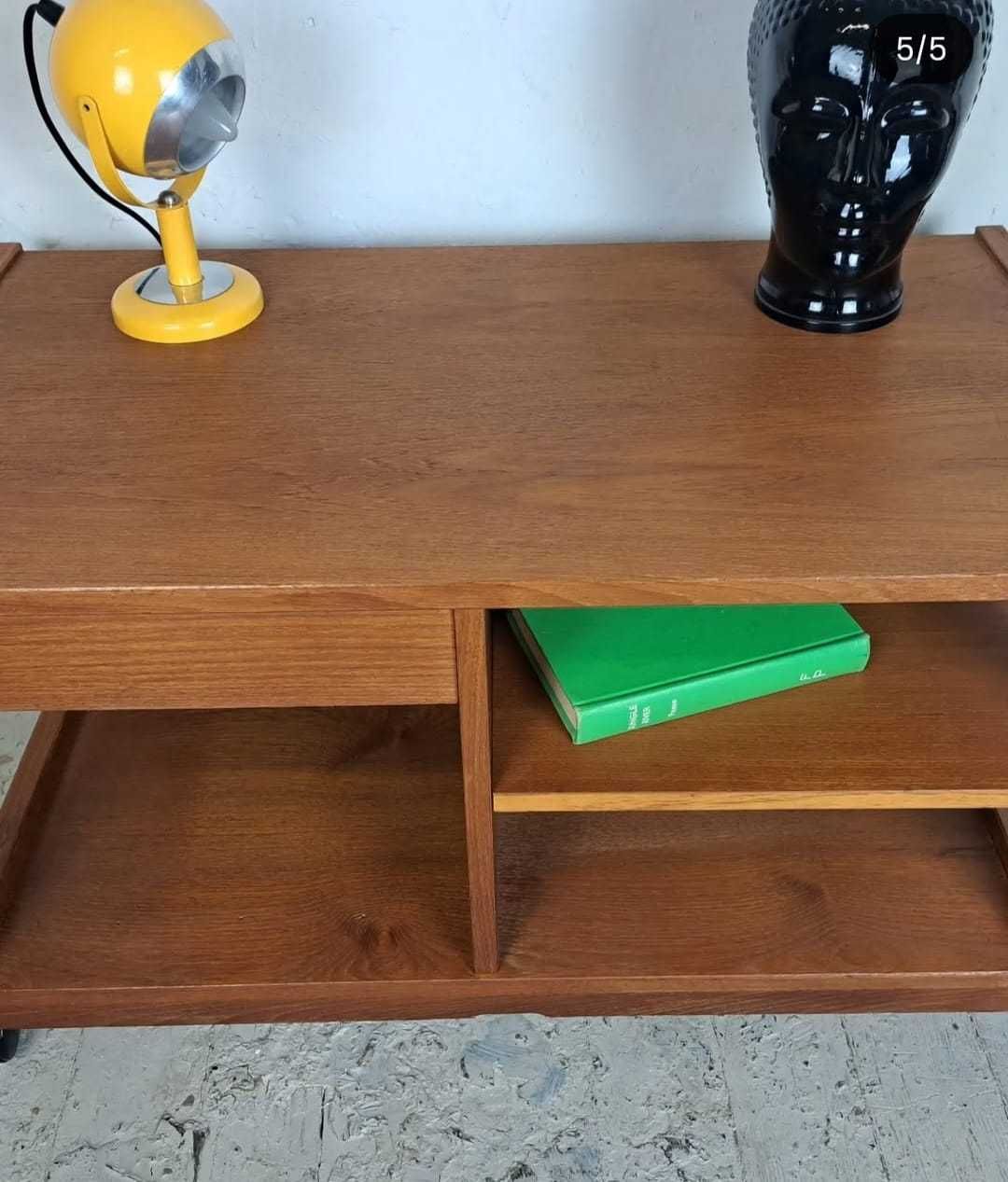 Szafka rtv duńska tekowa z lat 70. W stylu midmodern century.