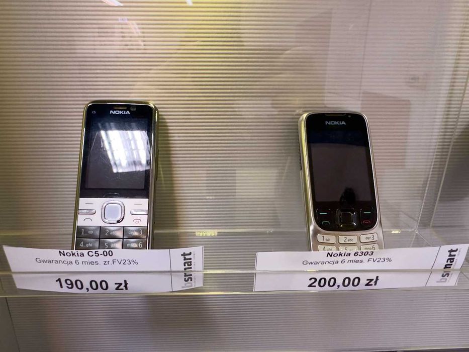 Stare telefony Nokia 3310, 6230i, 6303, C5-00, 1600, Ericsson, Samsung