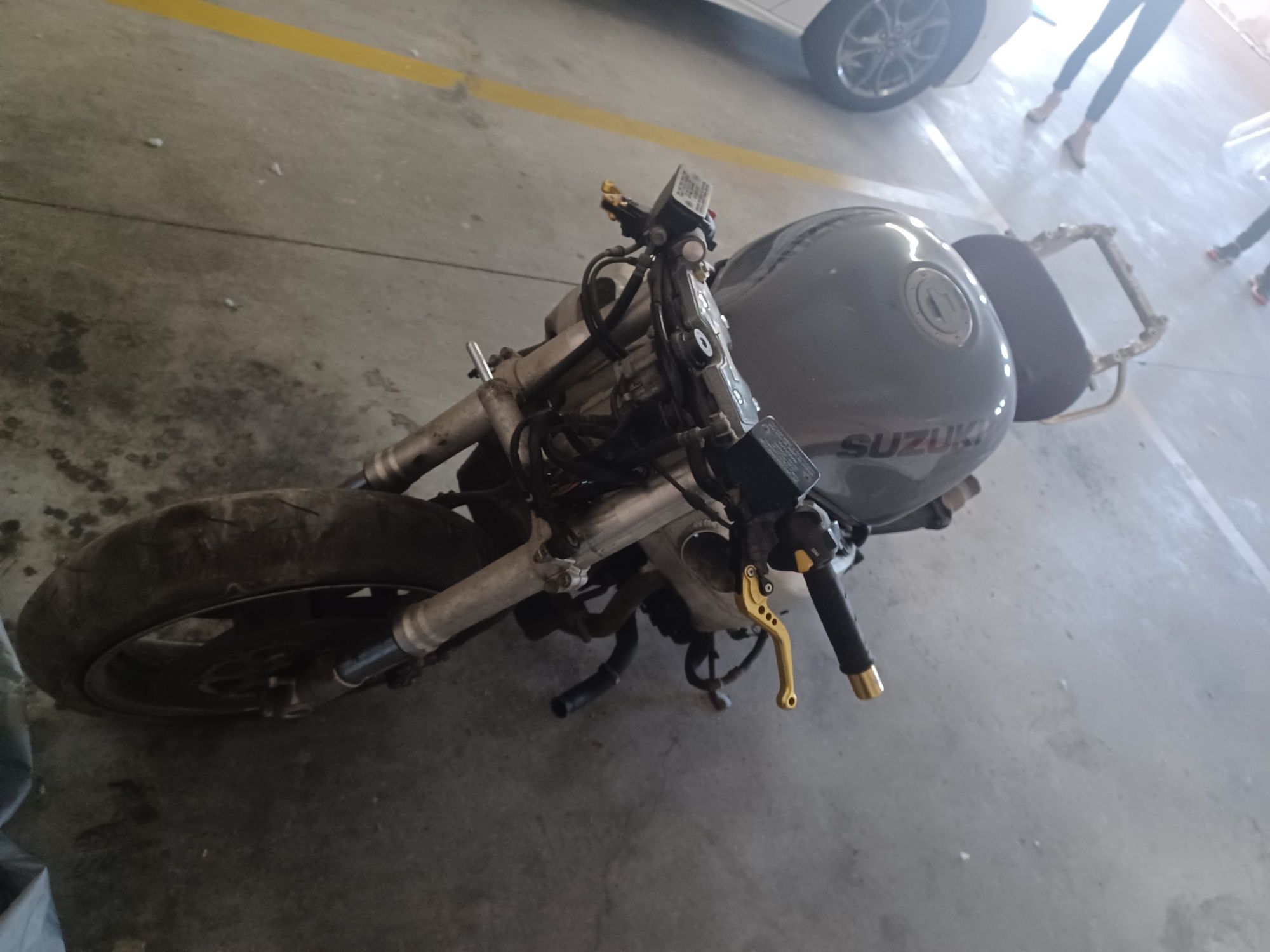 Moto Hayabusa 1300R ano 2000 Deslimitada