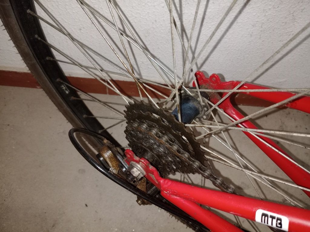 Bicicleta roda 24  65€  pegar e andar mudanças frente e trás peneus bo