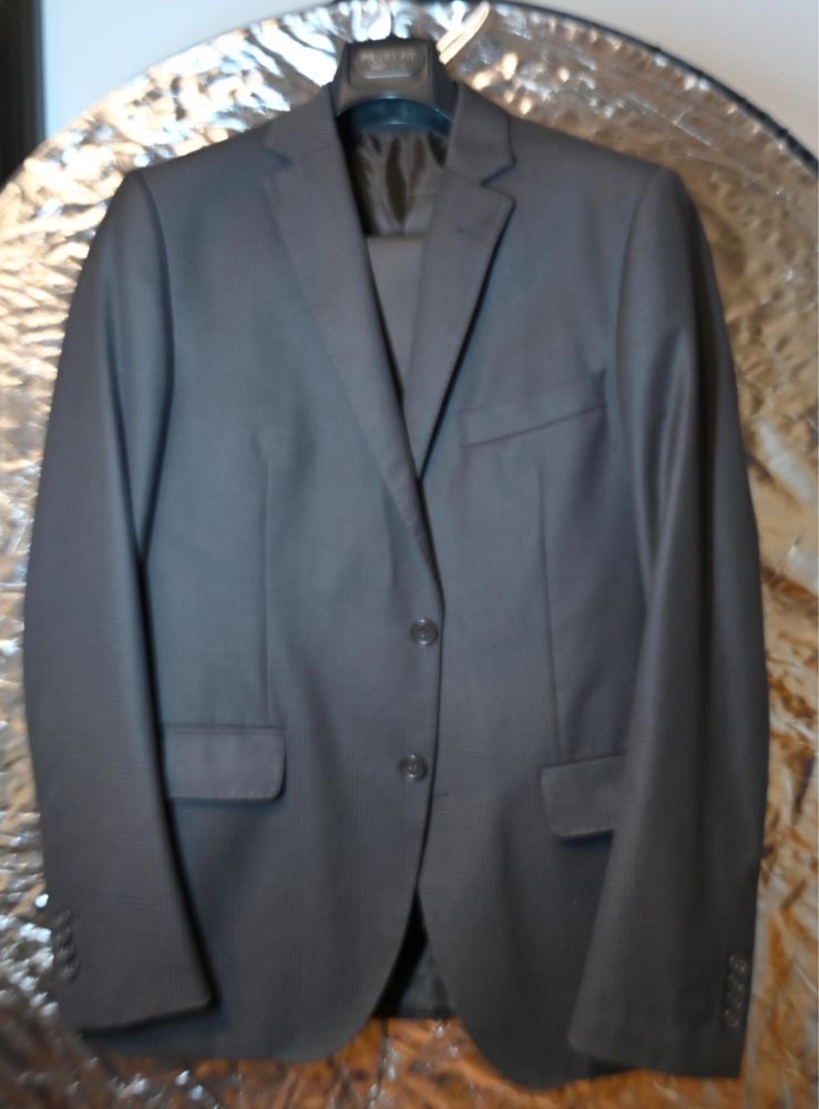 Conjunto de Fatos Castanho Privat Fit