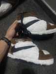 kapcie pluszowe inspirowane kultowym designem Nike! Travis scott
