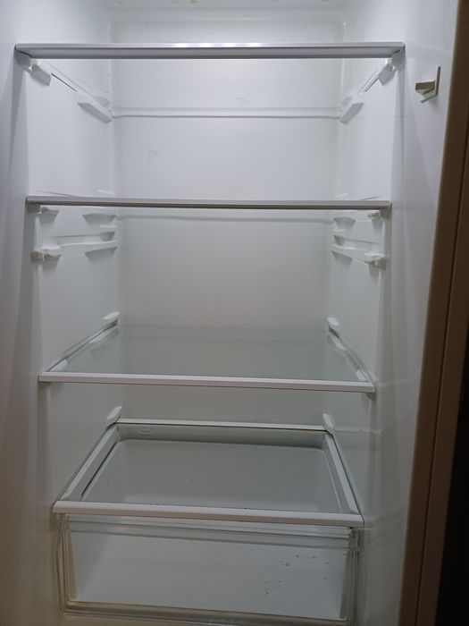 Frigorífico combinado semi novo 170e