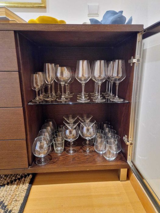 Aparador em Carvalho Escuro