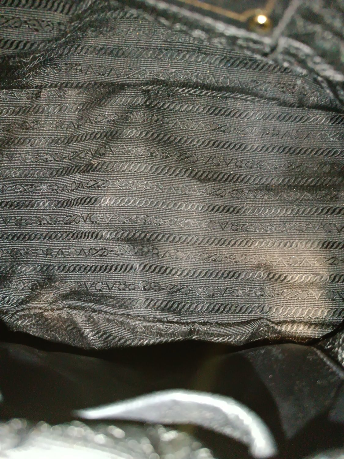 Вінтажна сумка Prada з натуральної шкіри – модель Bow Shoulder Bag