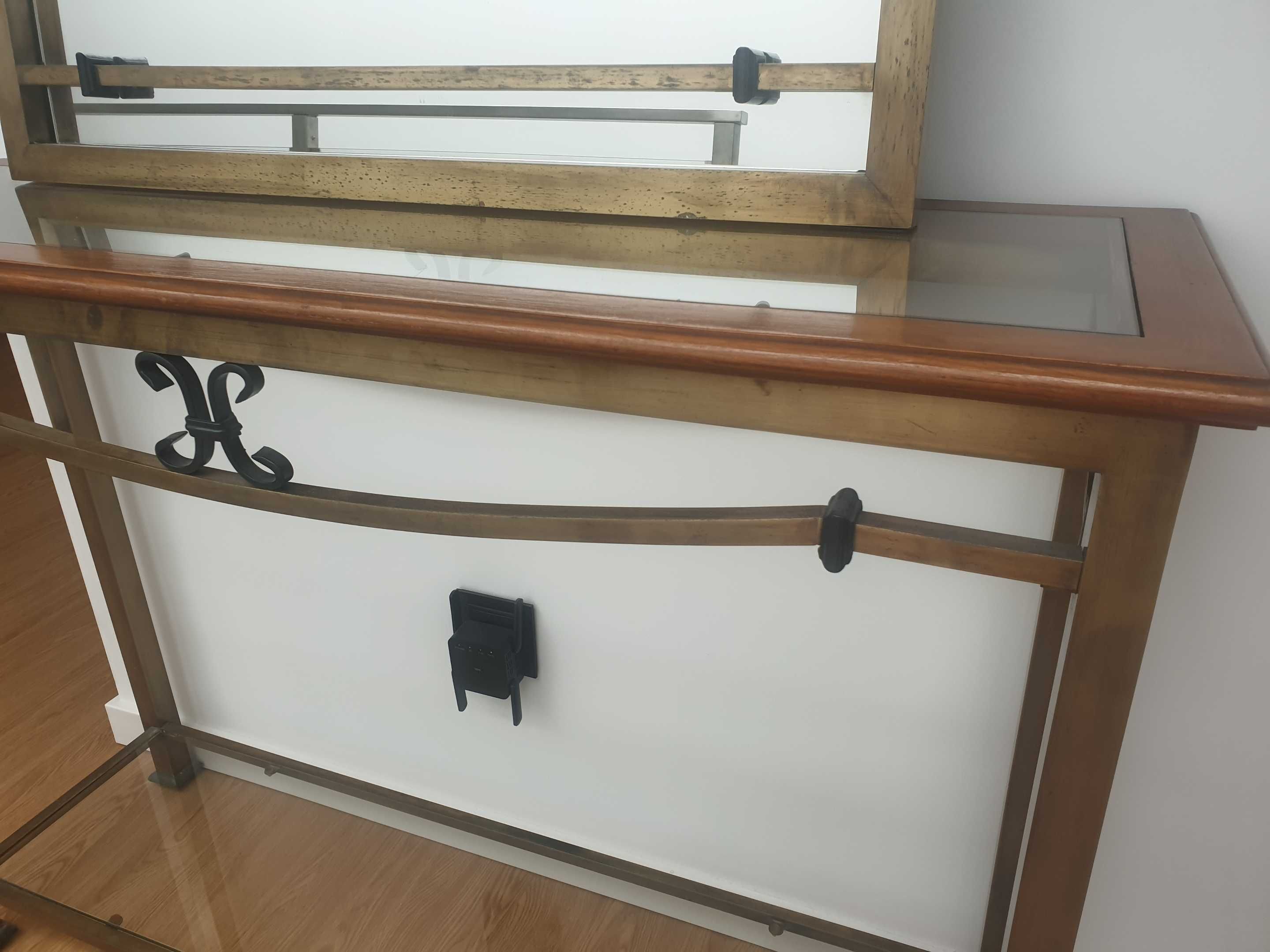 Lindíssimo Conjunto Credência + Espelho em Latão e Ferro